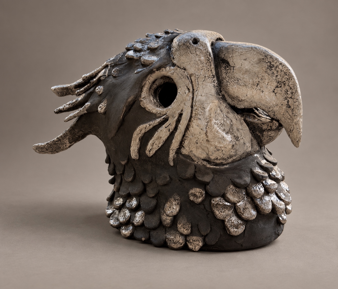 Echo — lucrare originală, unicat, de Cristian Dobrescu, animale, alb-negru, ceramică
